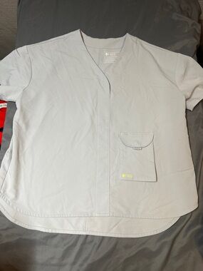 Figs Women's Light Gray Short Sleeve V-Neck scrub Top